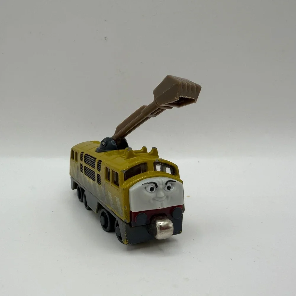 Thomas & Friends Take-n-Play Diesel 10 Die-Cast Magnetic Train Engine R8853 2009